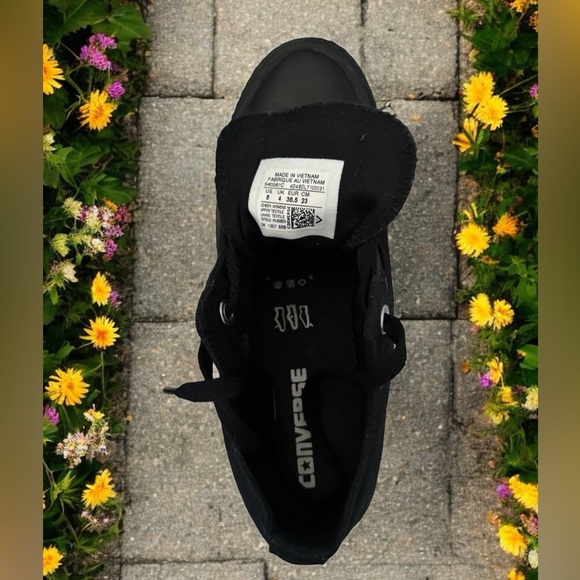 Converse Chuck Taylor Black on Black Low Top Platform Sneaker. Size 6. - Picture 9 of 9